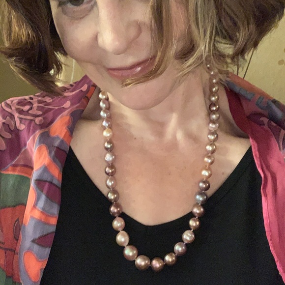 Jewelry - 🌷NWT silk knotted strand of large lilac pearls